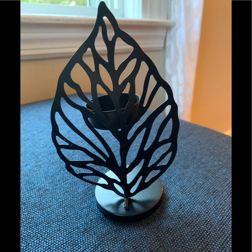 Black metal Leaf votive holder